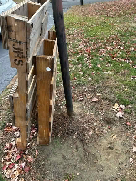 Photo of free 2 pallets (Little Silver) #2