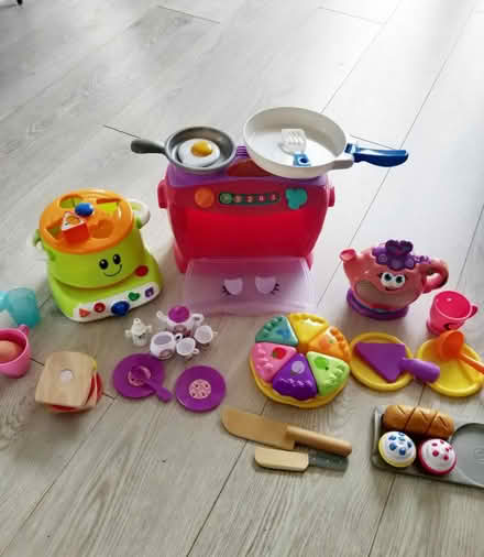 Photo of free Kids kitchen set (Cranfield MK43) #1