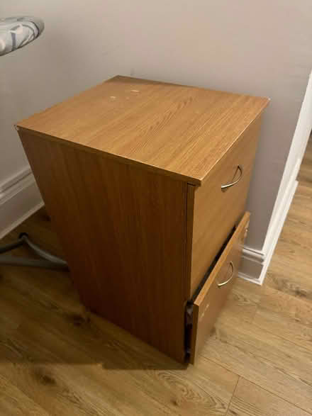 Photo of free Desk (Croydon) #1