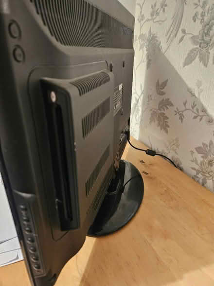 Photo of free 22" tv (Kingswood BS15) #4