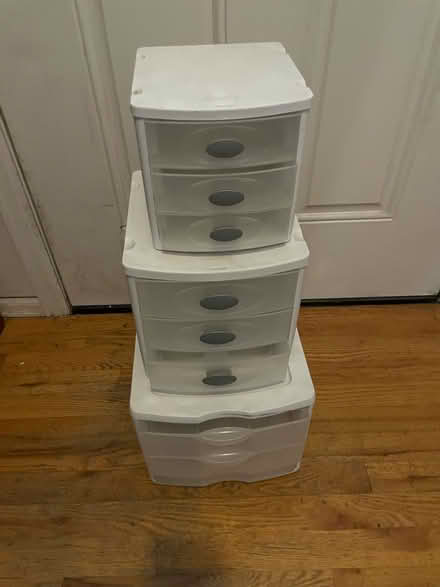 Photo of free Small drawer set (Iliff & Chambers) #1