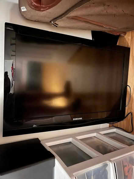 Photo of free 32 inch Samsung TV (logan circle) #1