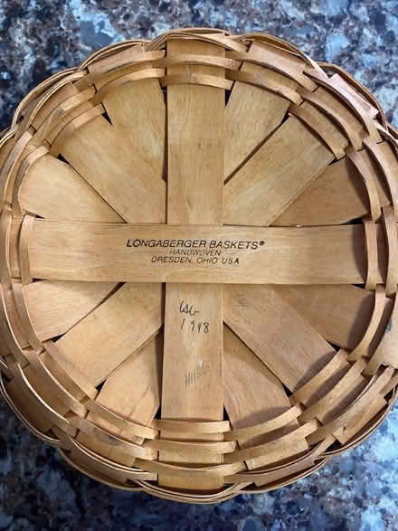 Photo of free Longaberger basket (Lindenhurst south of Hoffman) #3