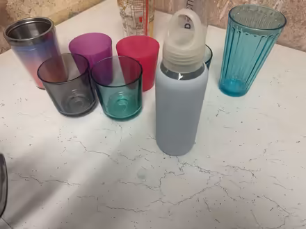 Photo of free Various cups and drinking bottles (Ninelms SW8) #2