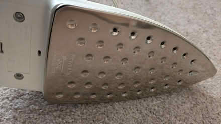 Photo of free Steam iron (Cutteslowe OX2) #2