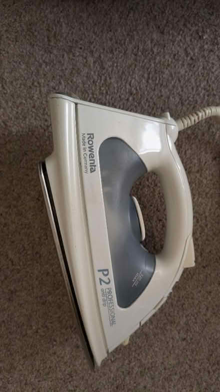 Photo of free Steam iron (Cutteslowe OX2) #1