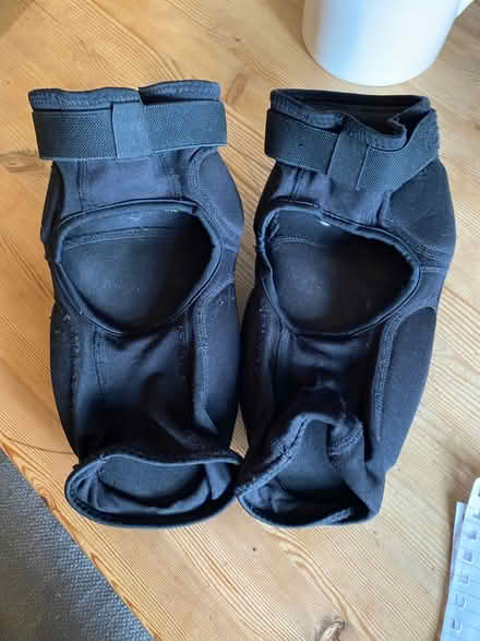 Photo of free MTB Knee pads, slightly damaged (Stacey Bank S6) #2