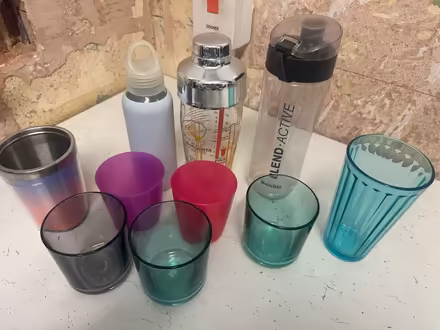 Photo of free Various cups and drinking bottles (Ninelms SW8) #1