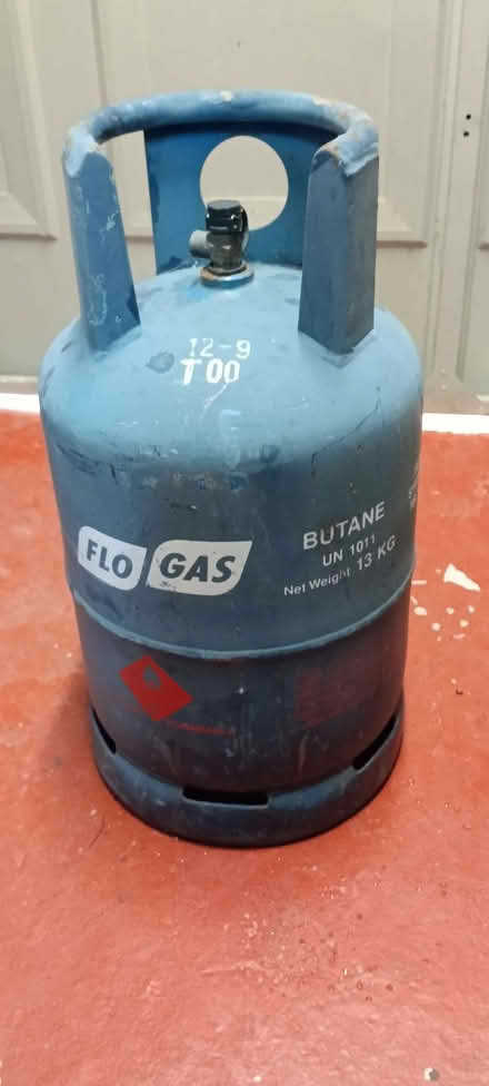 Photo of free old gas cylinder suitable for turning into log burner (Star yard ST3) #1