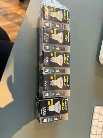 Photo of free 5 GU10 cool daylight leds (Forest Hill) #1