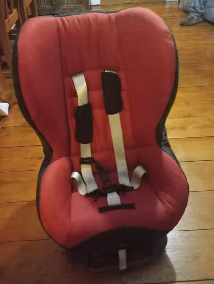 Photo of free Britax Romer car seat 9-18kgs (HP13 Terriers near RGS) #1