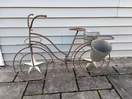 Photo of free Bicycle Yard Decoration (Lombard Commons Park) #1