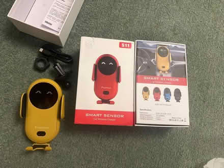 Photo of free smart sensor car wireless charger (OX5 (Kidlington)) #1