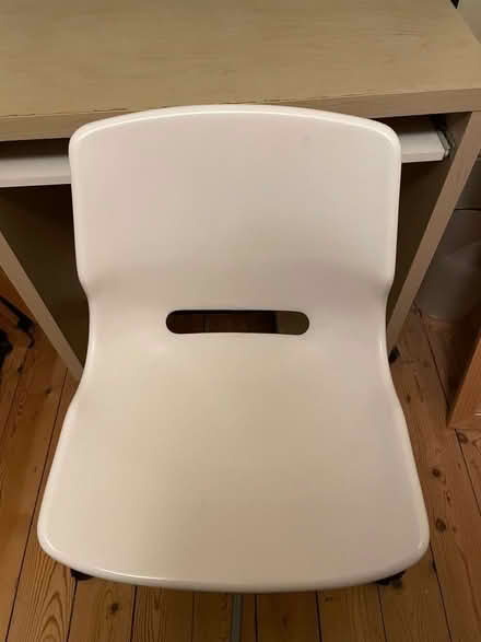 Photo of free Desk and Chair (South Croydon CR2) #2