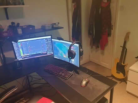 Photo of free L Shaped computer desk (Mitcham CR4) #1