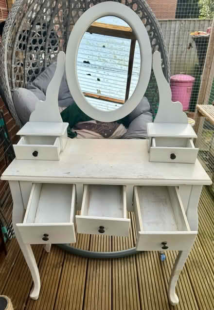 Photo of free White Dressing Table for upcycling (Buckingham MK18 1) #2