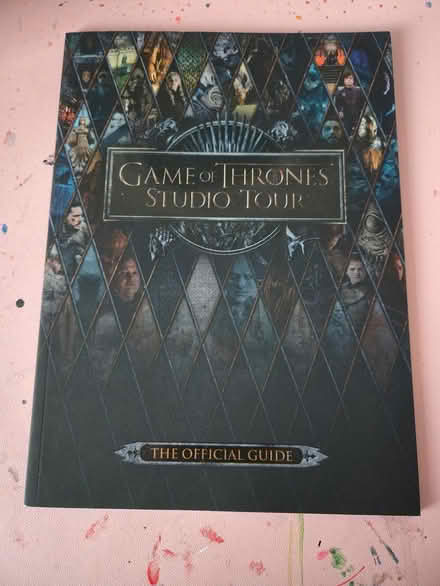 Photo of free Game of thrones official guide (Dublin 16) #1