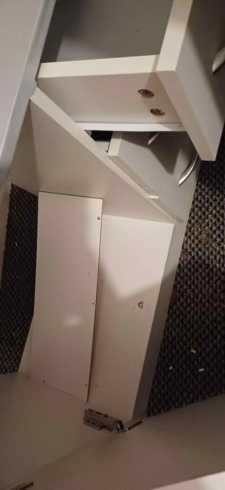 Photo of free White Bathroom cabinet (E9 Hackney) #3