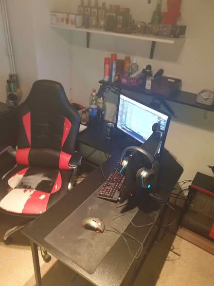 Photo of free L Shaped computer desk (Mitcham CR4) #3