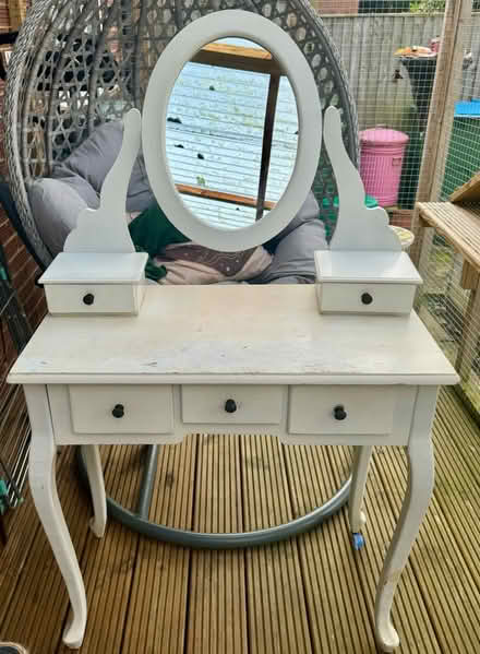 Photo of free White Dressing Table for upcycling (Buckingham MK18 1) #1