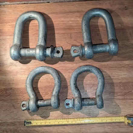 Photo of free 4 metal shackles (Ellenbrook M28) #1
