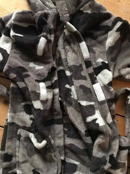 Photo of free Age 7-8 M&S dressing gown (E11 Leytonstone) #2