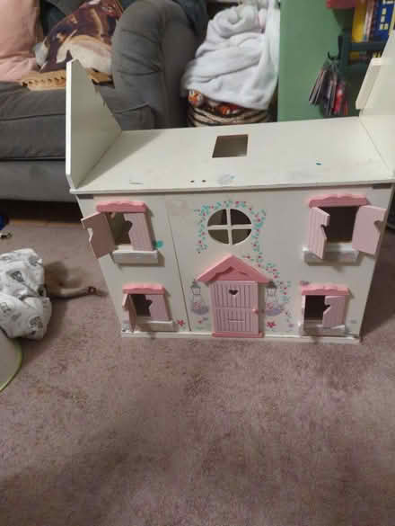 Photo of free Dolls house - needs some repairs (BD18 Shipley) #1