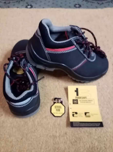 Photo of free Size 3 safety boots (Dewsbury WF12) #1