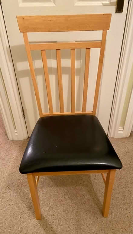 Photo of free Single chair (CW12) #1