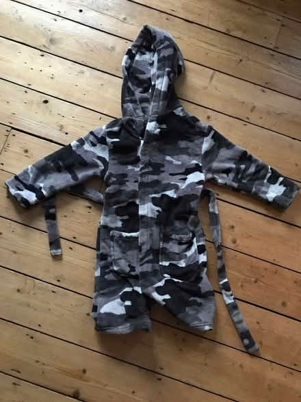 Photo of free Age 7-8 M&S dressing gown (E11 Leytonstone) #1