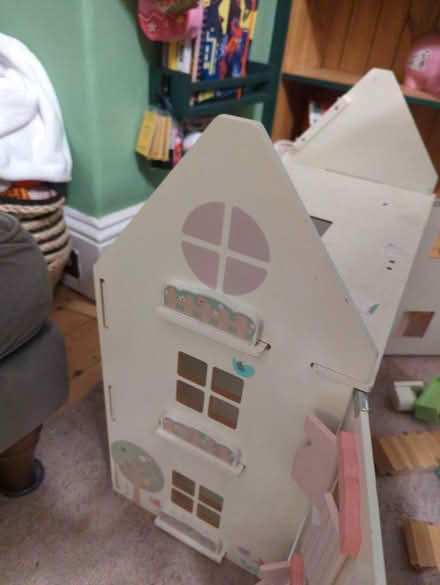 Photo of free Dolls house - needs some repairs (BD18 Shipley) #4