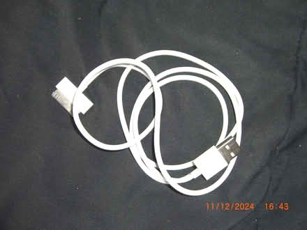Photo of free Old style iPod/iPhone/iPad cable (Pleasantville) #1