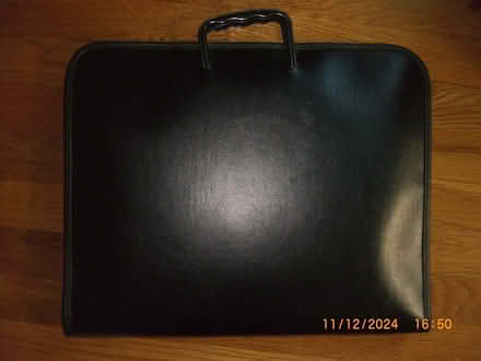 Photo of free Portfolio carrying vase (Pleasantville) #1