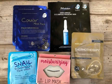 Photo of free Face masks (TW3 Hounslow rail station) #1