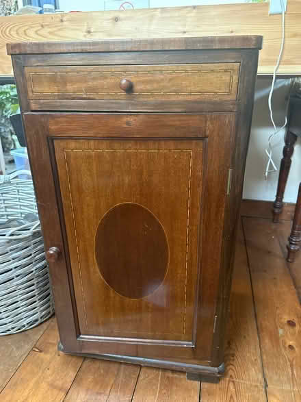 Photo of free small cupboard (chiswick) #1