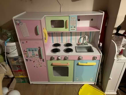 Photo of free Toy kitchen (RG5 woodley) #1