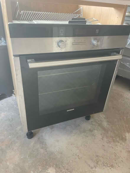 Photo of free Siemens integrated oven (CR0) #4