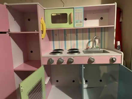 Photo of free Toy kitchen (RG5 woodley) #2