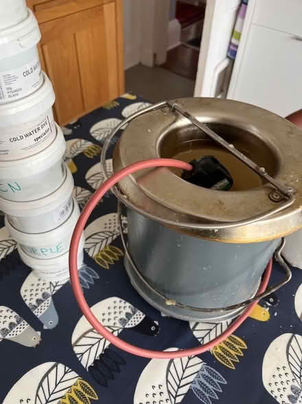 Photo of free Batik pot and dyes and a few brushes (Liberton EH16) #2