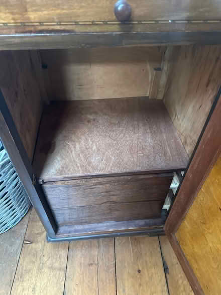 Photo of free small cupboard (chiswick) #2