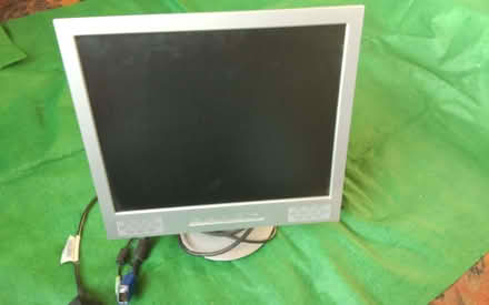 Photo of free 'Old' aspect ratio (5x4) 15" flat screen monitor (Matlock DE4) #1