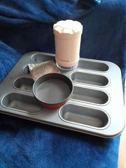 Photo of free Baking trays and grater (Colwick NG4) #1