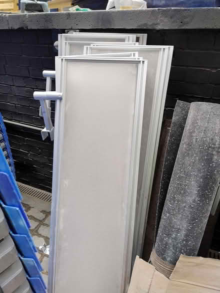 Photo of free 3 desks and partitions (SE1) #4