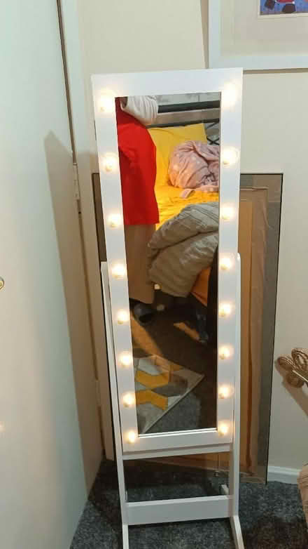 Photo of free Floor mirror. (Girlington BD8) #3