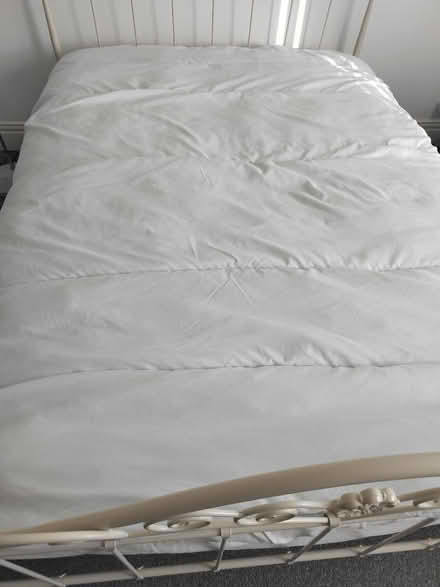 Photo of free 13.5 tog king-size duvet (Monkseaton NE25 8SU.) #1