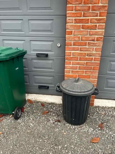 Photo of free Compost/ garden bin (DE65) #2