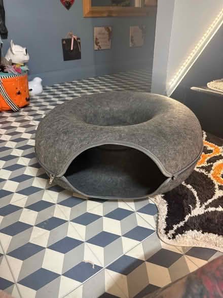Photo of free Cat doughnut/hide away bed (UB5 Northolt) #2