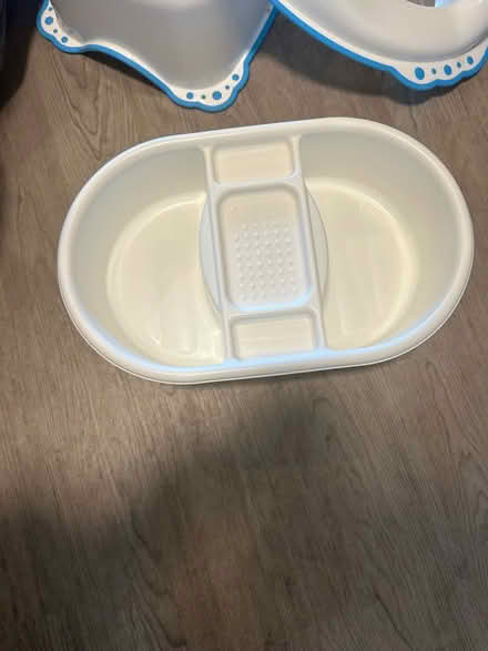 Photo of free Top and tail basin (Romford rm1) #1