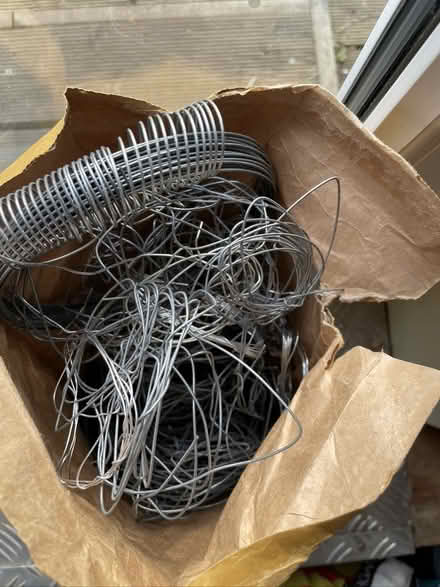 Photo of free wire (KT1 off Villiers Road) #2