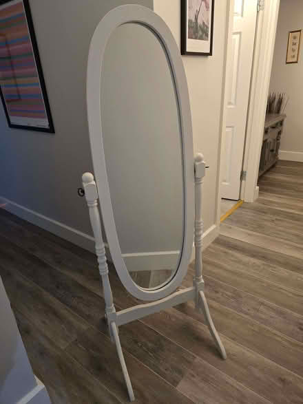 Photo of free Freestanding white oval mirror (Belle Vue SY3) #1